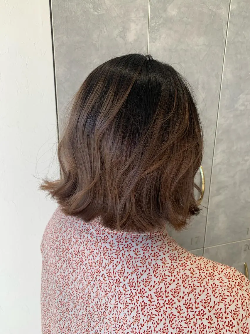 ミディアム カラー バレイヤージュ レイヤーカット stylist N0Nのヘアスタイル