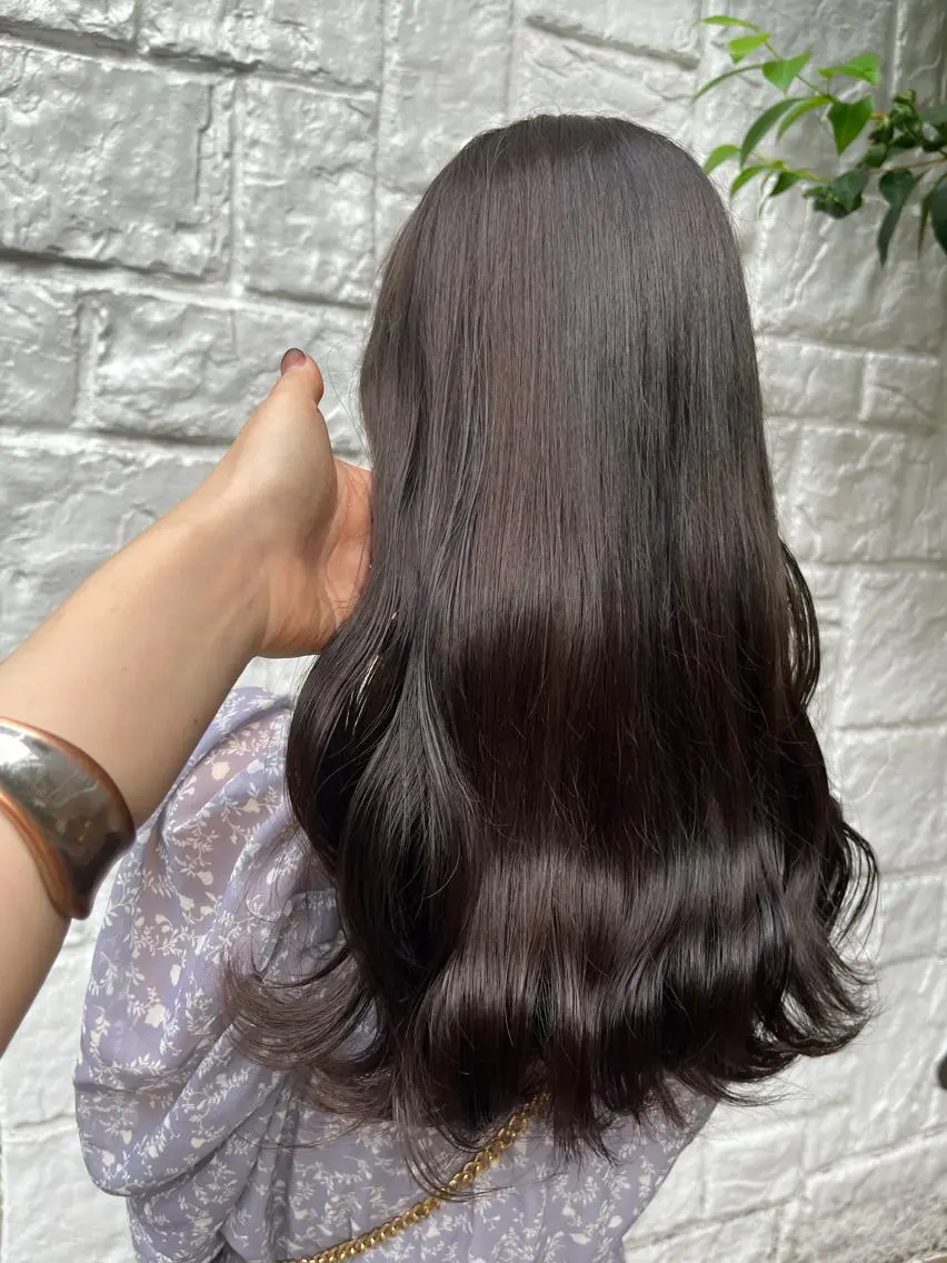 ロング カラー アッシュ アッシュブラウン ブラウンカラー ショコラブラウン ラベンダーカラー ヘアカラー トリートメント ヘッドスパ ヘアセット カジュアルを女っぽく 𝗮𝘆𝗮𝗰𝗼のヘアスタイル