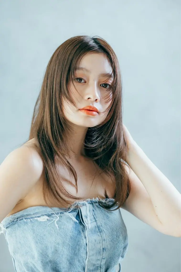 ロング 顔まわりレイヤー 顔周りカット レイヤーカット 滝口 茉奈実のヘアスタイル
