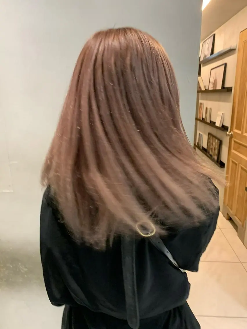 セミロング カラー ブリーチ ケアブリーチ チバ タクミのヘアスタイル