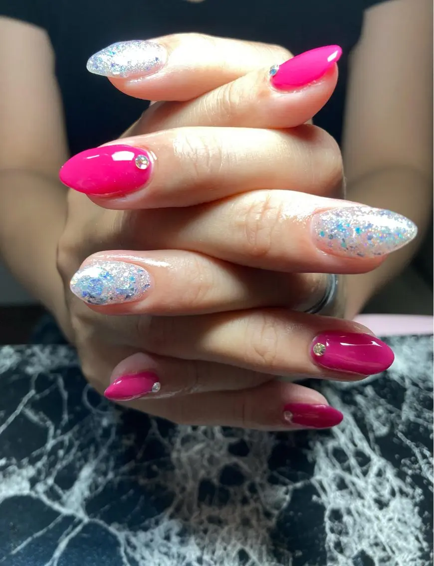 ショート ネイル ストーンネイル ハンドネイル ✴︎ Delightのネイルデザイン