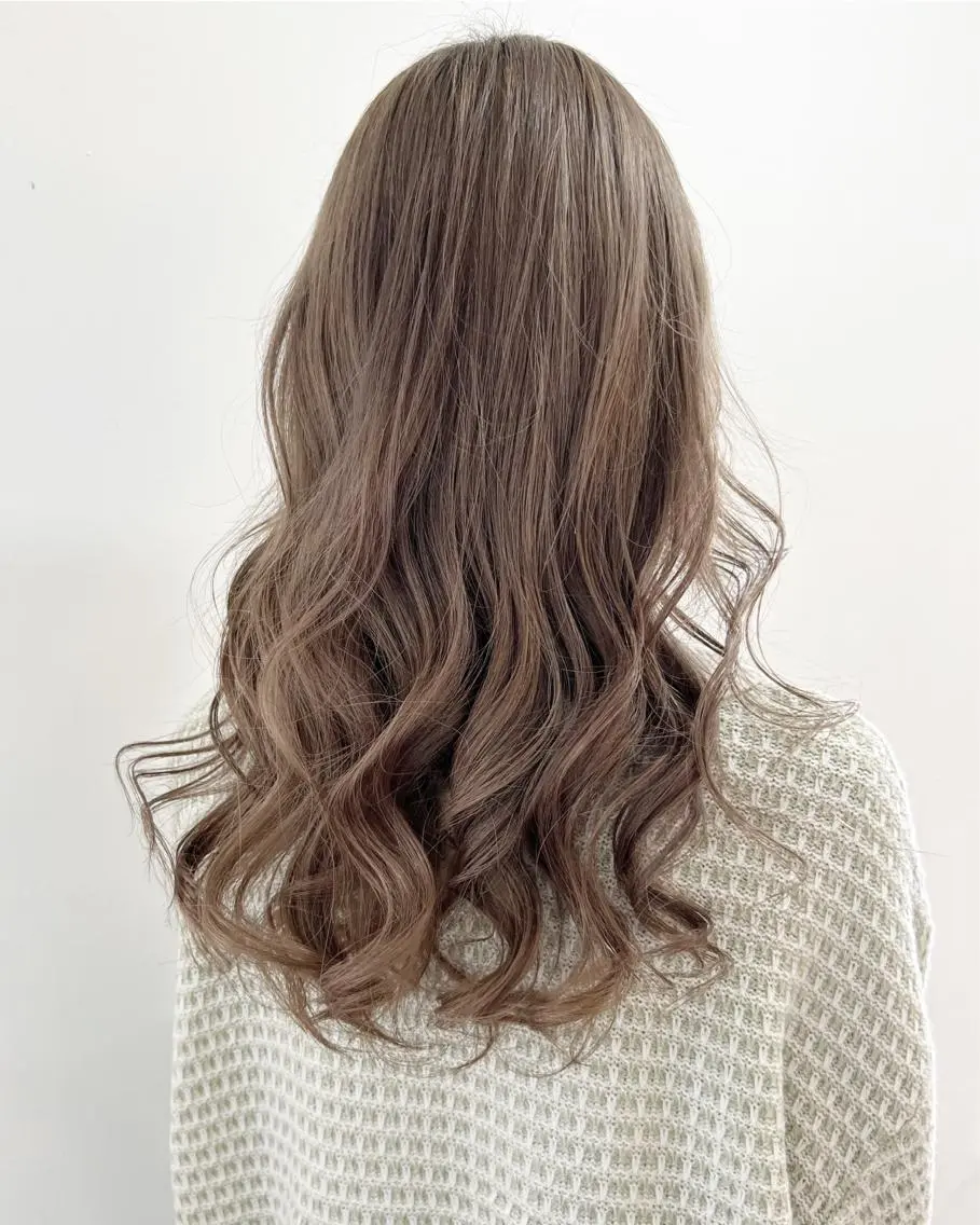 ロング カラー アッシュ ブリーチ カット ヘアカラー トリートメント WATANABE MISAKIのヘアスタイル