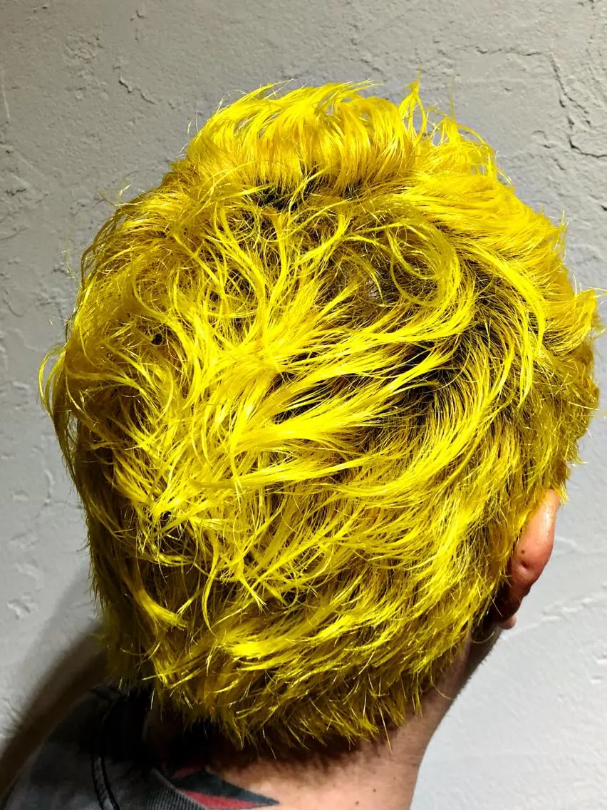 カラー ブリーチ イエローカラー BAY ソウタのヘアスタイル