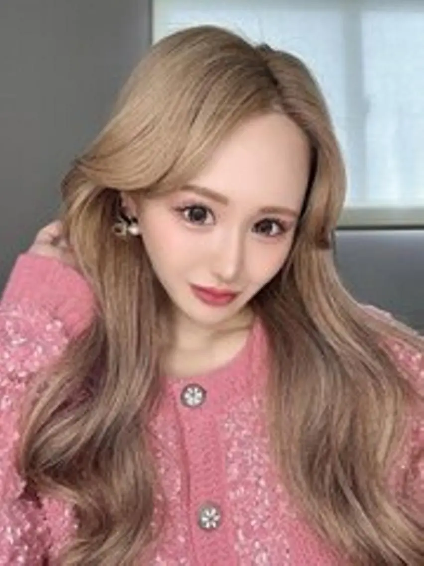 カラー ヘアアレンジ ロング シールエクステ 黒髪 ブリーチ デザインカラー ダブルカラー エクステ¥5000 LuciAカラーのヘアスタイル
