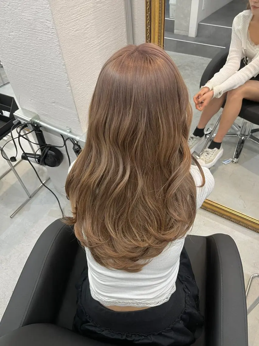 ロング カラー ブラウンカラー グレージュ/透け感 カラー/透明感カラーのヘアスタイル