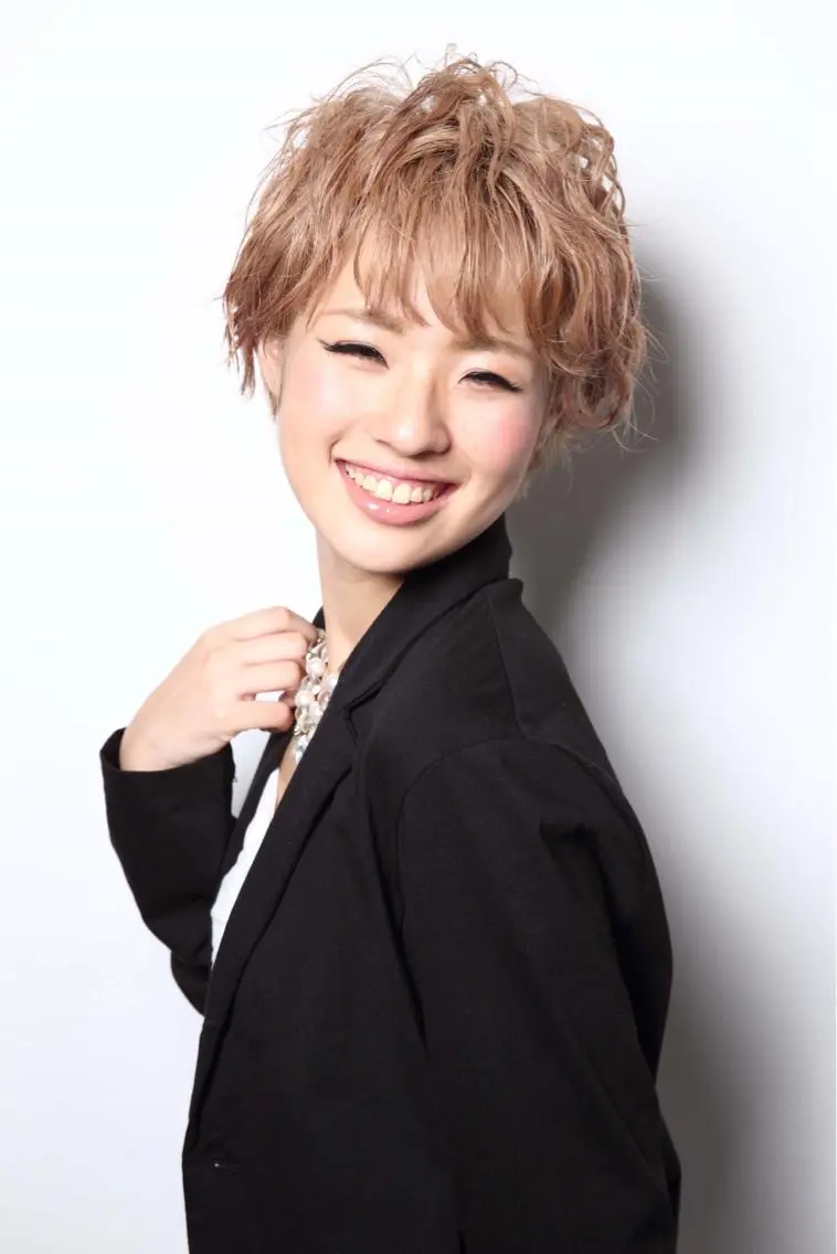 ショート カラー パーマ 金崎 新吾のヘアスタイル