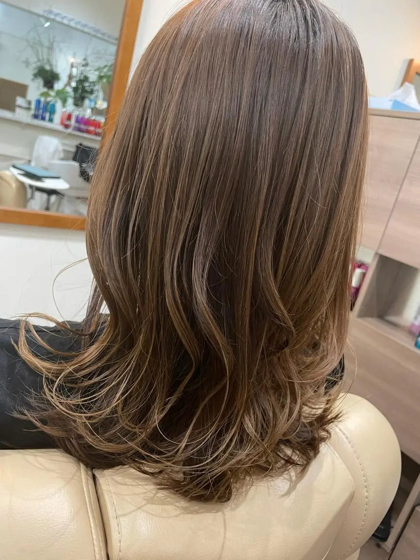 ミディアム 寺本 早希のヘアスタイル