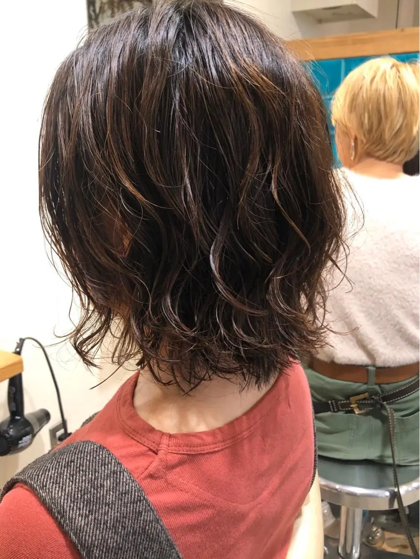 ミディアム パーマ ボブレイヤー ミディアムパーマ ボブ レイヤーカット パーマ美容師 hanaのヘアスタイル