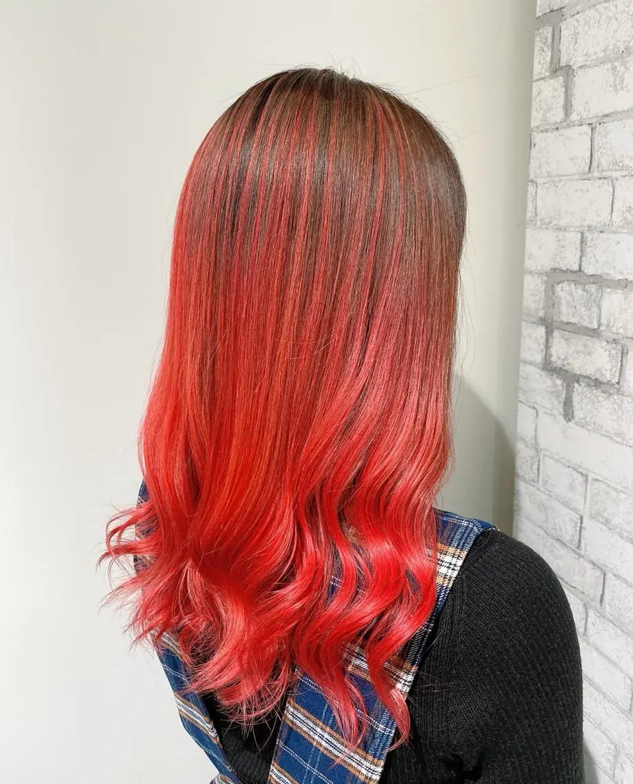 ロング カラー バレイヤージュ レッドカラー レイヤーカット 森本 笑のヘアスタイル