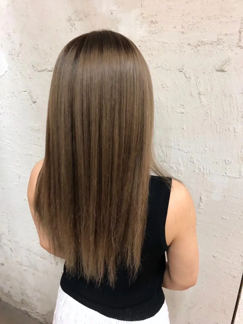 ロング カラー ブリーチ グレージュ ミルクティーグレージュ オーガニックカラー 桐原 竜也のヘアスタイル