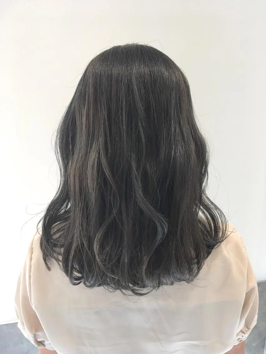 セミロング カラー ブリーチ グレージュ ブリーチなしカラー ヘアカラー トリートメント ヘッドスパ ヘアセット yoshi ☆のヘアスタイル