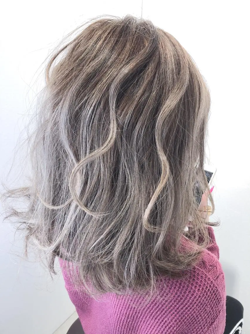 セミロング カラー ベージュカラー ハイライトカラー ハイライト ヘアカラー トリートメント 田中 アキオのヘアスタイル