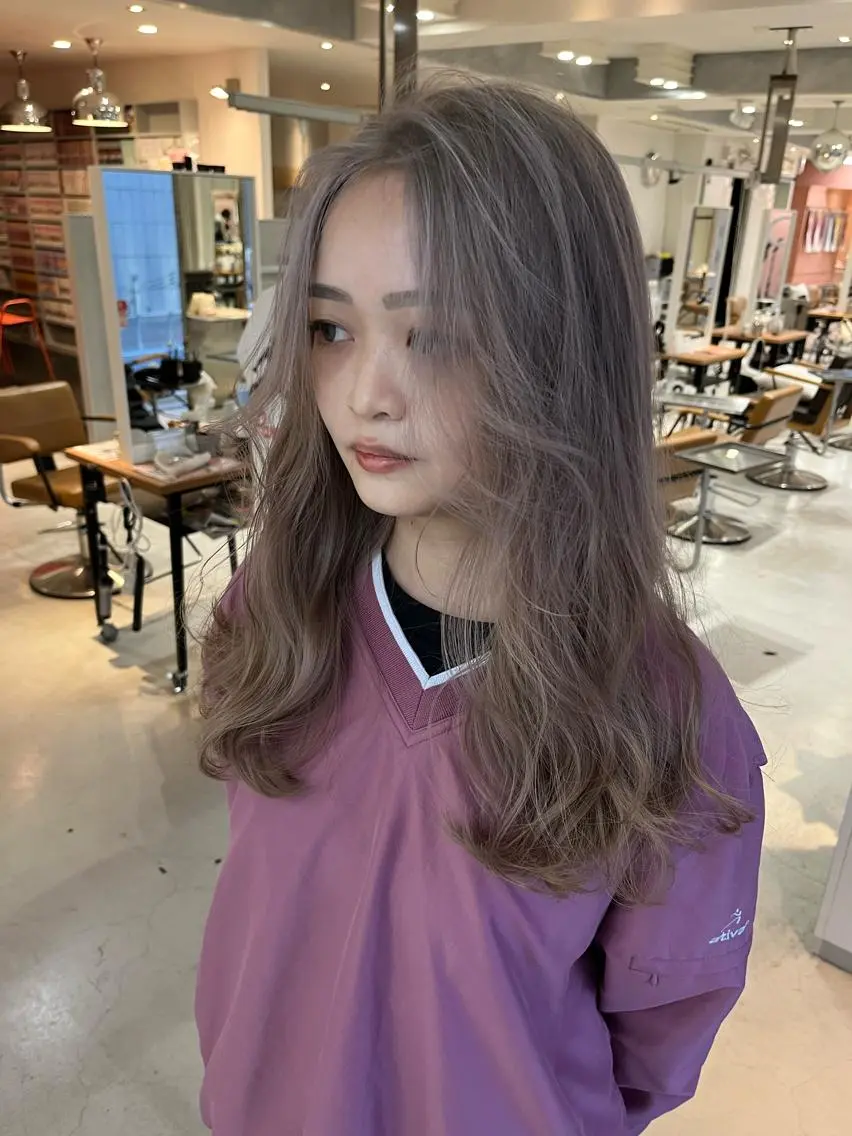 ロング カラー ベージュカラー ブリーチ ハイトーンカラー ミルクティーベージュ ヘアカラー トリートメント nameless髪質 改善ブリーチ心斎橋のヘアスタイル