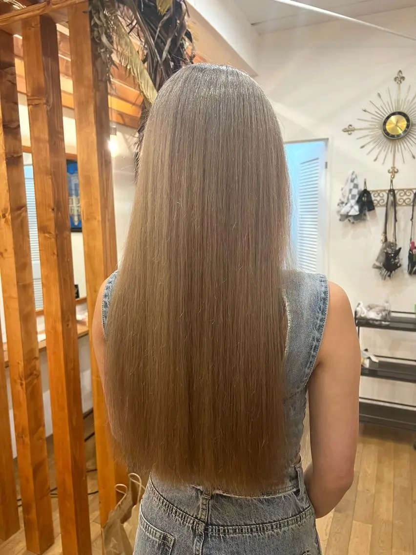 ロング カラー ブリーチ カット ヘアカラー Ami ケアブリーチ/表参道のヘアスタイル