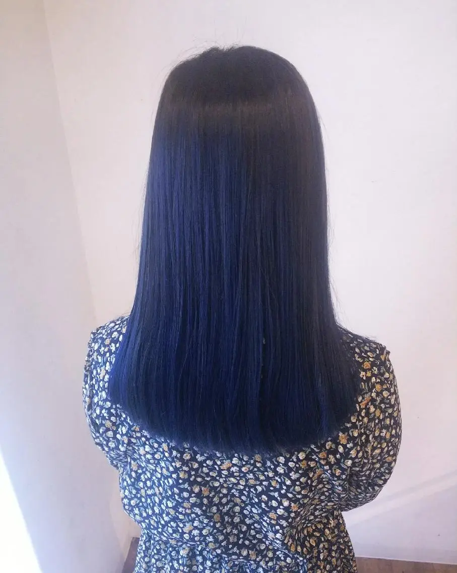 セミロング カラー バレイヤージュ ブルーカラー レイヤーカット RU RIのヘアスタイル