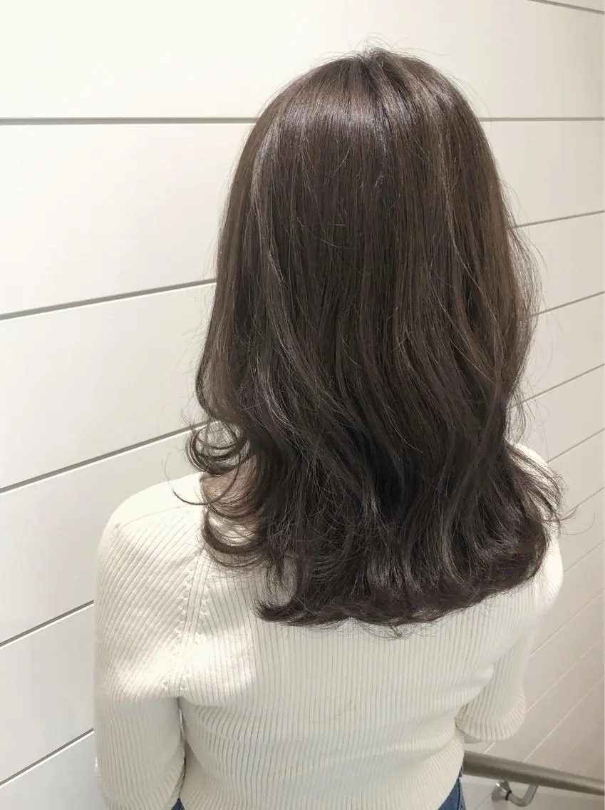 セミロング カラー アッシュ アッシュグレー アッシュグレージュ グレージュ 🍊新宿南口🍊 ERINAのヘアスタイル
