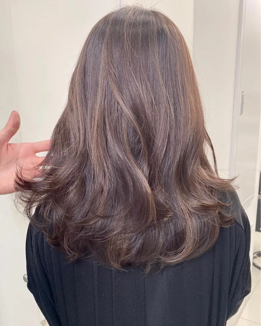 セミロング カラー ヘアアレンジ グレージュ ピンクカラー 【公式】amble luxe池袋東口🩷のヘアスタイル