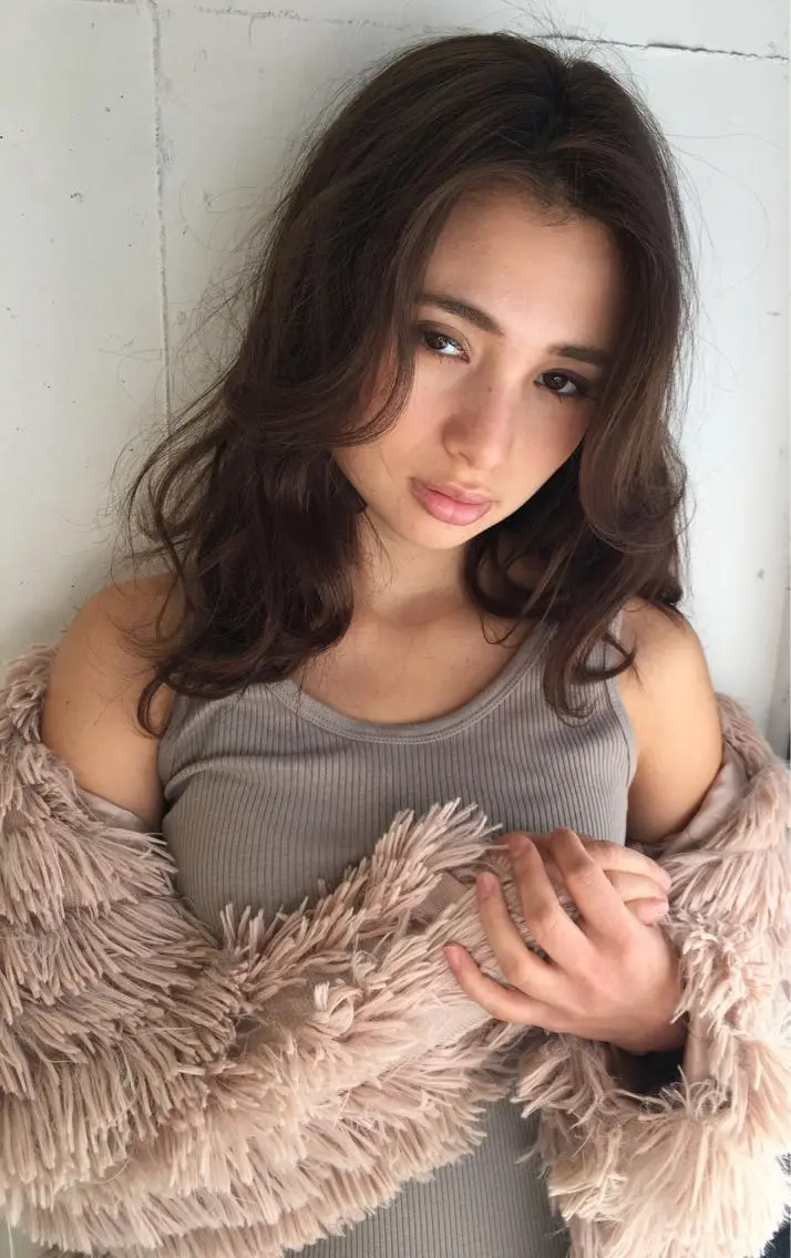 セミロング カラー 長谷川 香織のヘアスタイル
