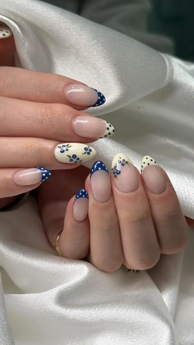 ネイル オーロラネイル ブルー チークネイル フットネイル フレンチネイル ハンドネイル NAILS168 新大久保店のネイルデザイン