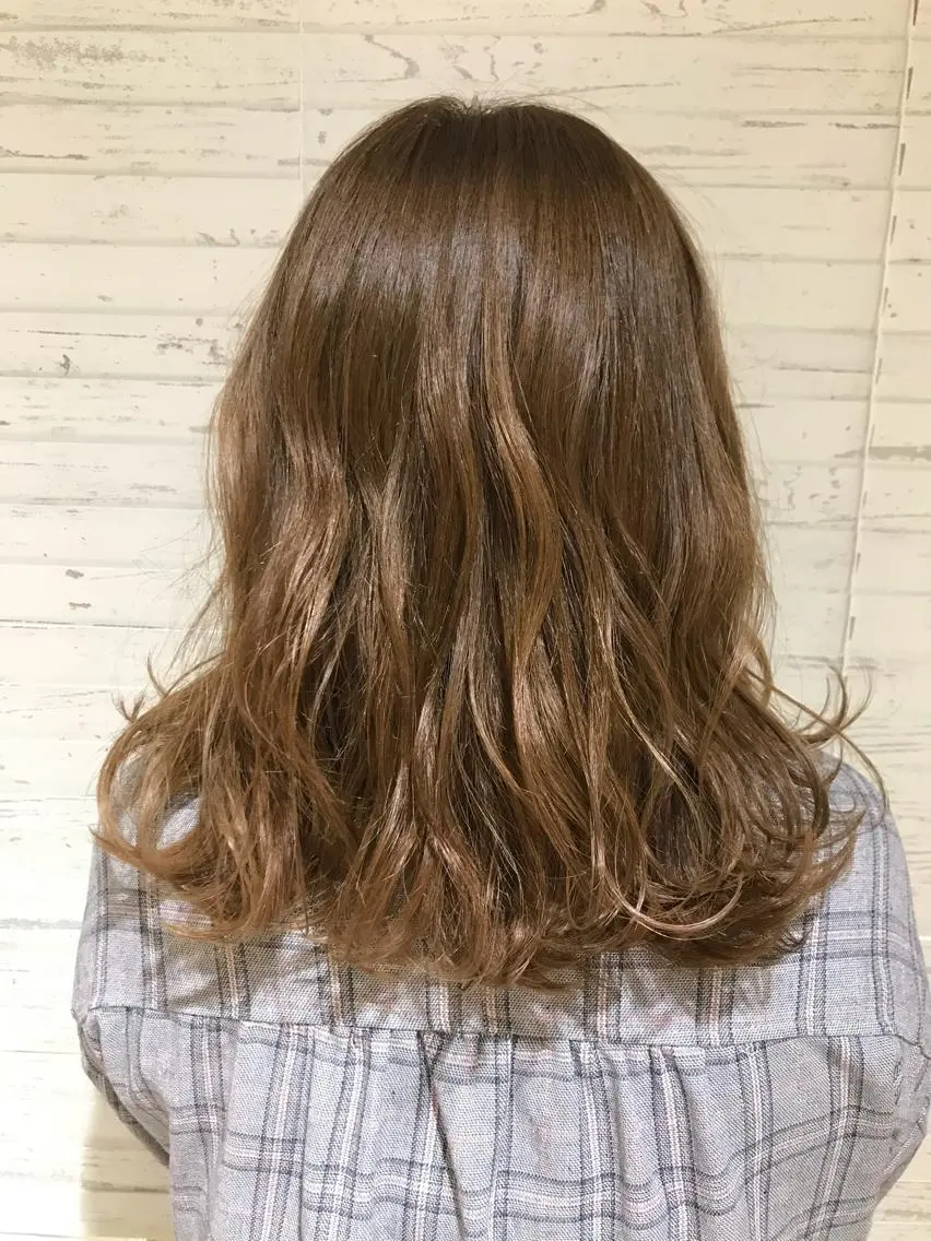 セミロング カラー ベージュカラー フォギーベージュ カット ヘアカラー トリートメント ながやま まいのヘアスタイル