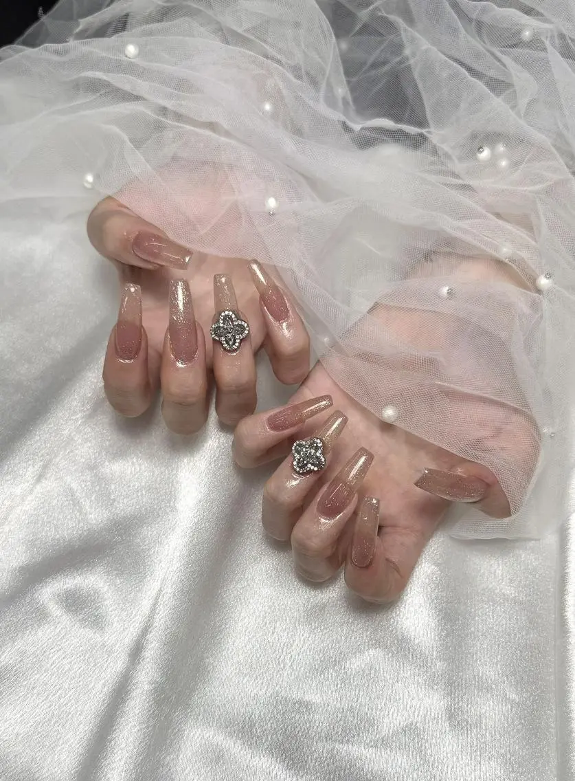 ネイル PEEKABOO NAIL京橋のネイルデザイン