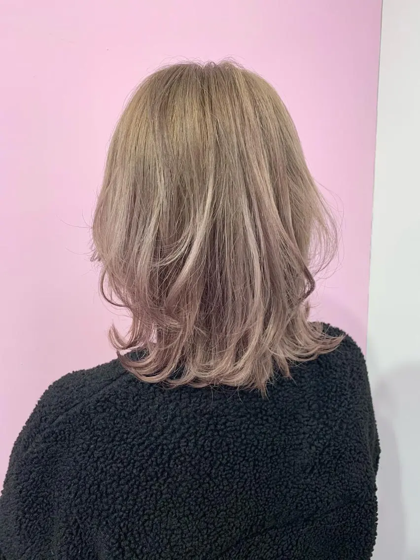 ミディアム カラー 田畠 しずかのヘアスタイル