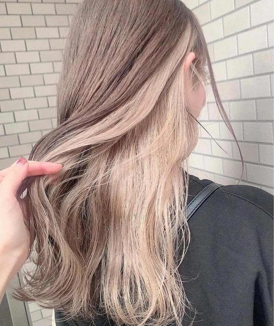 ロング カラー ベージュカラー ブリーチ ホワイトベージュ Fan.ray店長 🌈 HIBIKIのヘアスタイル