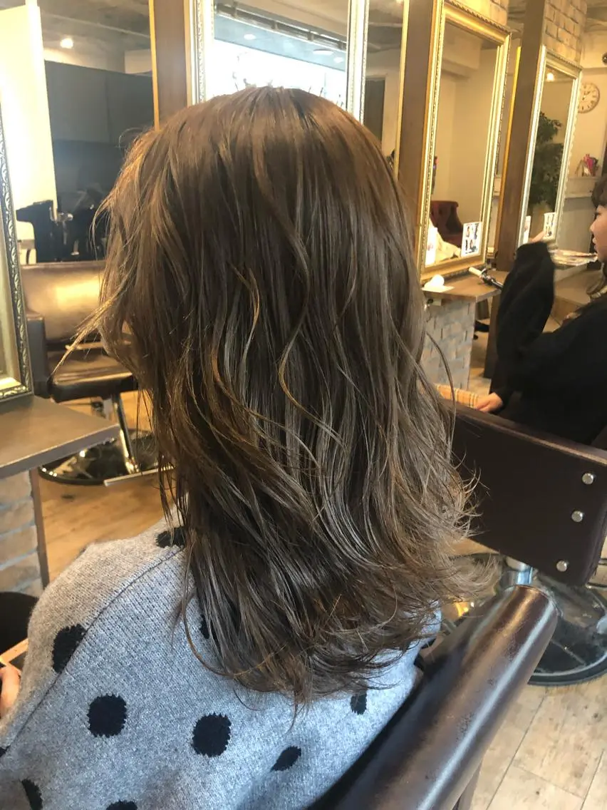 ミディアム カラー グレージュ 美髪・艶髪特化美容師 RYOJIのヘアスタイル
