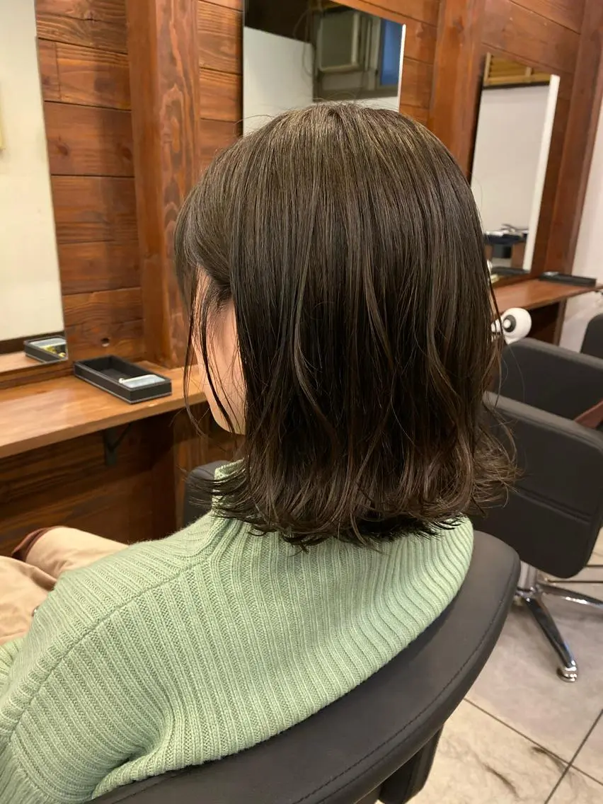 ミディアム カット ヘアカラー トリートメント 青木 みなのヘアスタイル