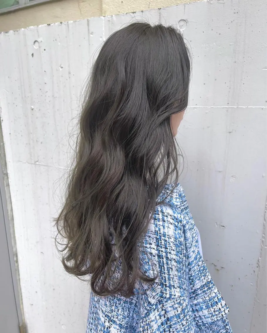 ロング カラー アッシュ ブリーチ 透明感カラー ブリーチなしカラー 縮毛矯正 泉 堅也のヘアスタイル