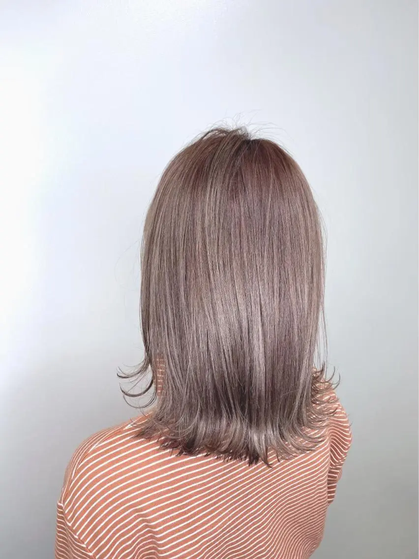 ミディアム カラー 伊藤 舜斗のヘアスタイル