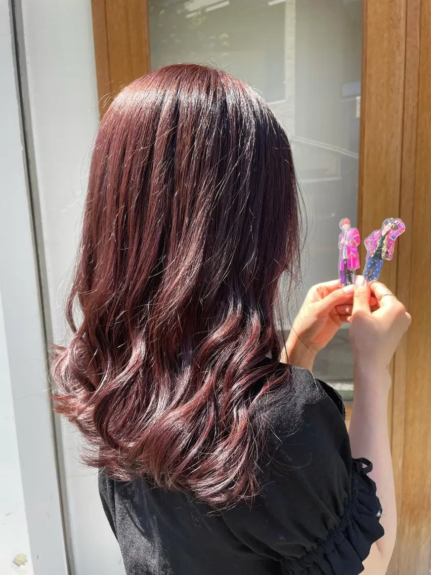 セミロング カラー ヘアアレンジ ブリーチ カシス ブリーチなしカラー REONA🪽✨薬院 レイヤーカット🫧のヘアスタイル