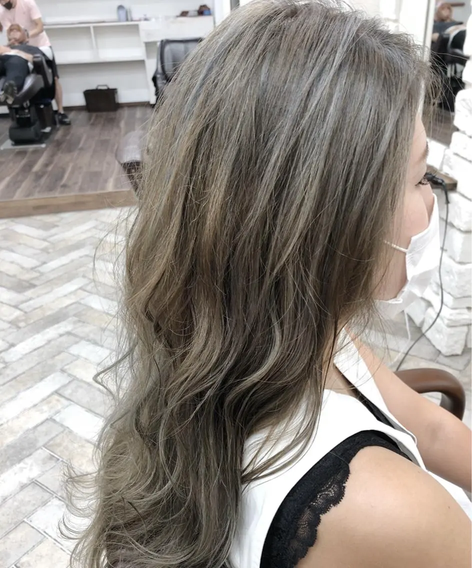 ロング 艶髪/ハイトーン Sherryのヘアスタイル
