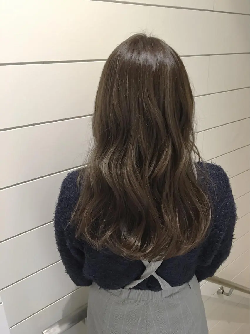ロング カラー アッシュ アッシュグレー アッシュグレージュ グレージュ 🍊新宿南口🍊 ERINAのヘアスタイル