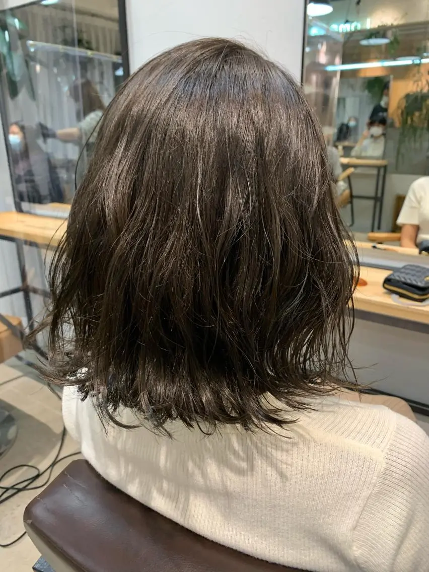 ミディアム カラー マツエク・マツパ ハイトーンボブ 前田 表参道　グレージュのヘアスタイル