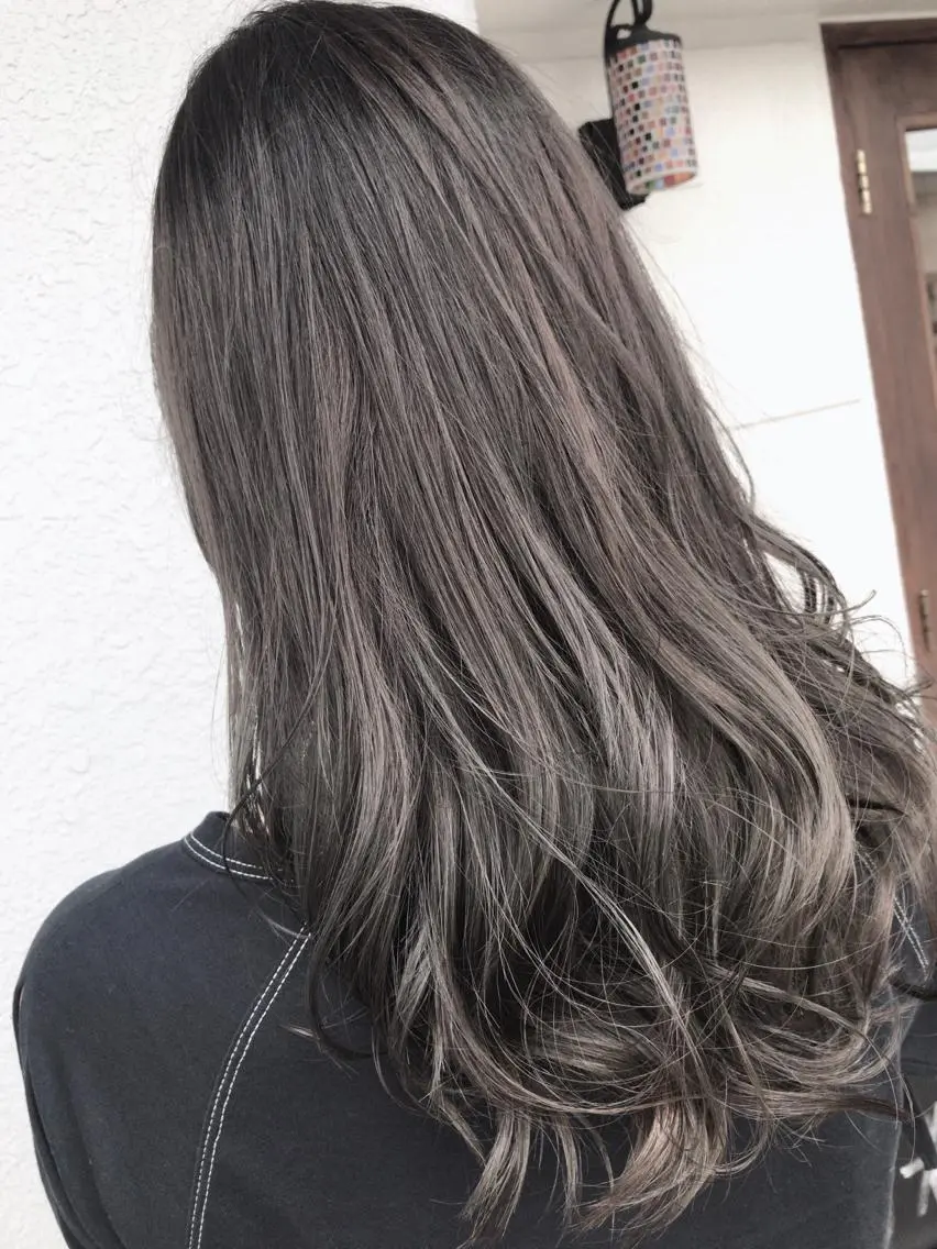 セミロング カラー デザインカラー レイヤーカット匠 イソザキノリユキのヘアスタイル
