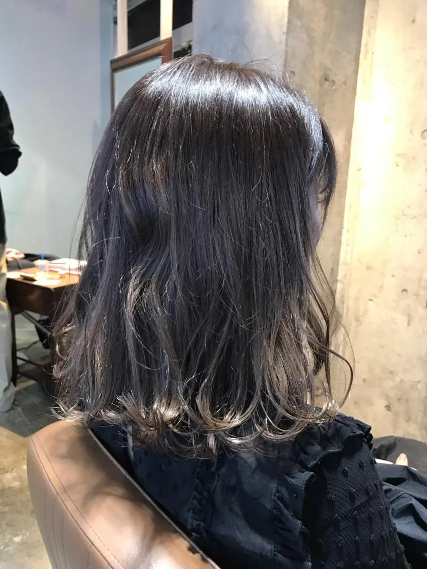 ミディアム カラー ダブルカラー グラデーションカラー グレージュ サロンドミルク 原宿のヘアスタイル