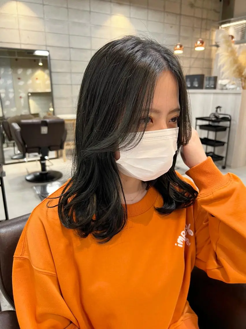 ミディアム カラー 椎葉 みはるのヘアスタイル
