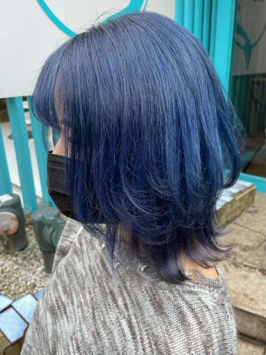 ミディアム カラー ブリーチ ブルーカラー ネイビーカラー 佐藤 魁人のヘアスタイル