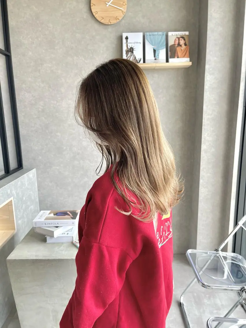 セミロング カラー カット ヘアカラー トリートメント 一ノ瀬 暁のヘアスタイル