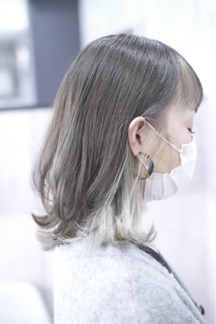 セミロング カラー インナーカラー ヤナ マネージャーのヘアスタイル