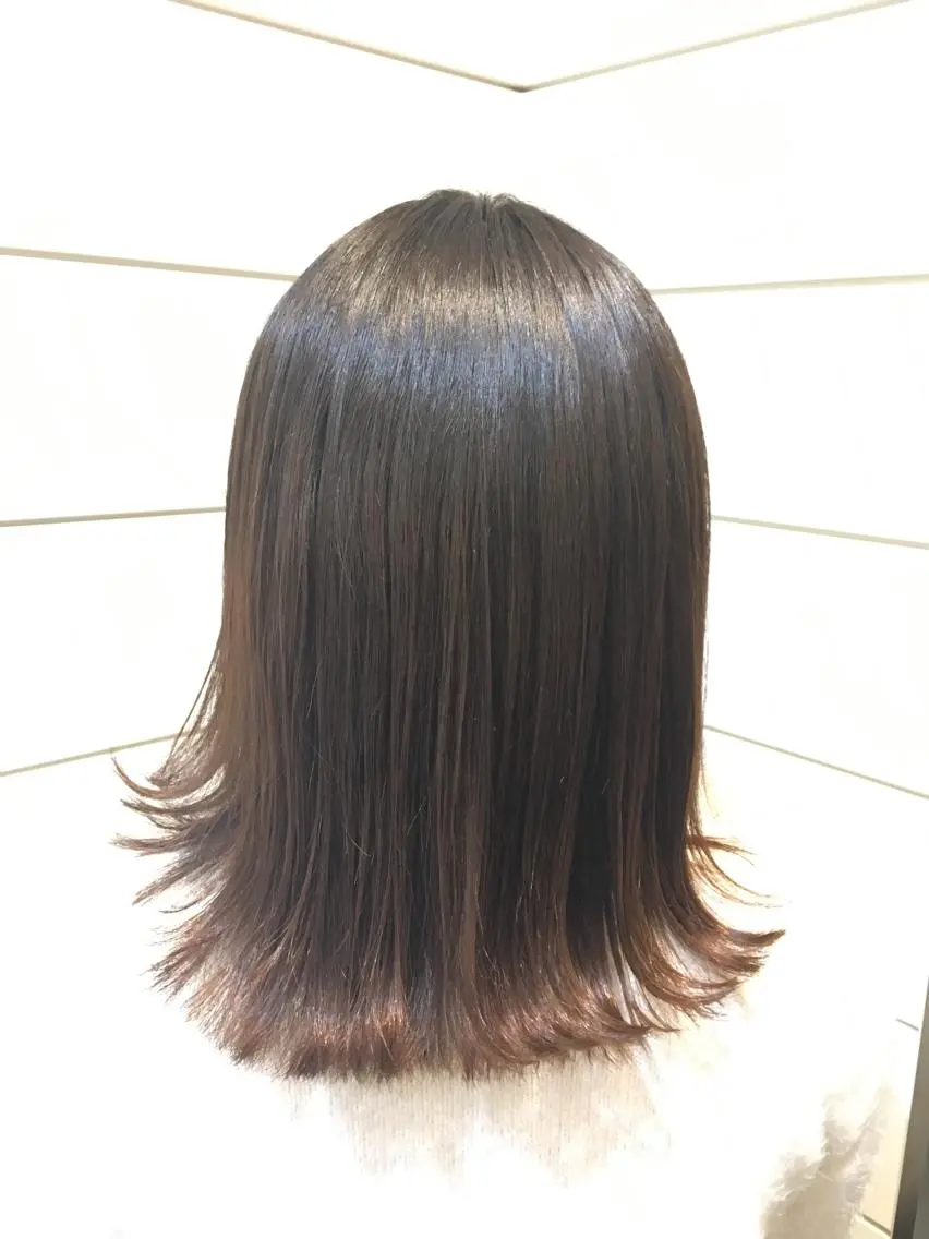 ミディアム カラー アッシュ アッシュグレー アッシュグレージュ グレージュ 鍵山 千秋のヘアスタイル