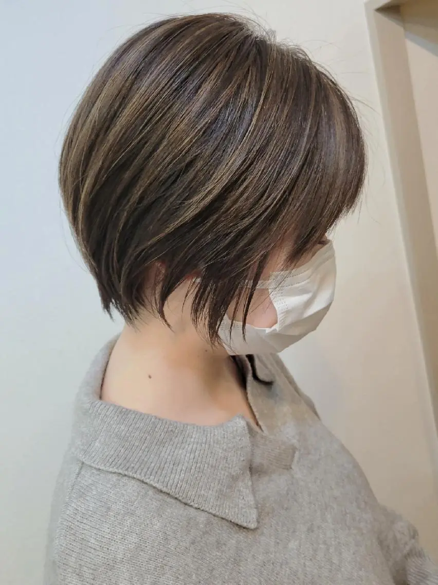 ショート カラー ブリーチ ハイライトカラー ハイライト ショートヘア 伊藤 功士のヘアスタイル