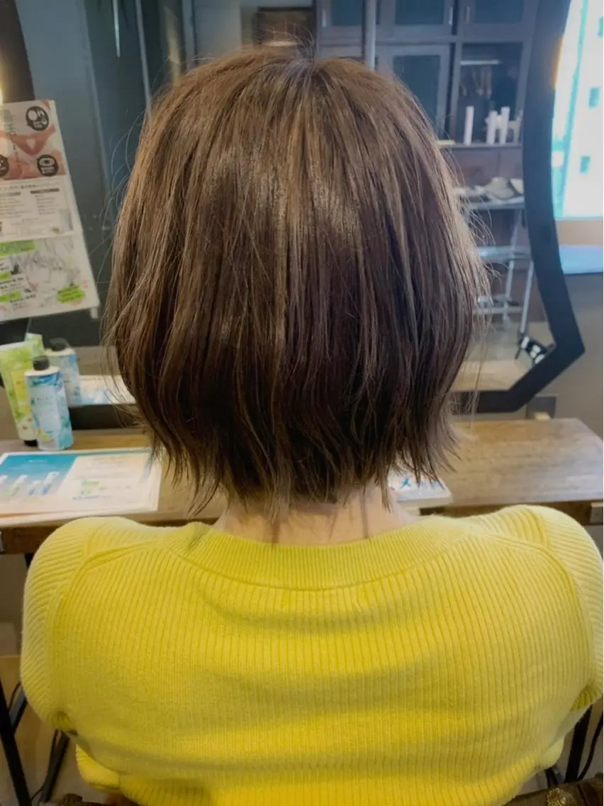 ショート カラー ショートボブ グレージュ ハイライトカラー ボブ ハイライト 佐藤 美紅のヘアスタイル