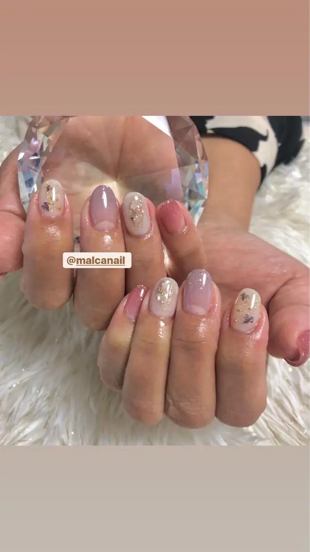 セミロング パーマ ヘアアレンジ ネイル マツエク・マツパ ハンドネイル 荒木 莉奈のネイルデザイン