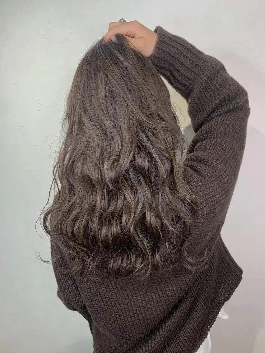 セミロング ＿WHITE鳳店 アンダーバーホワイトのヘアスタイル