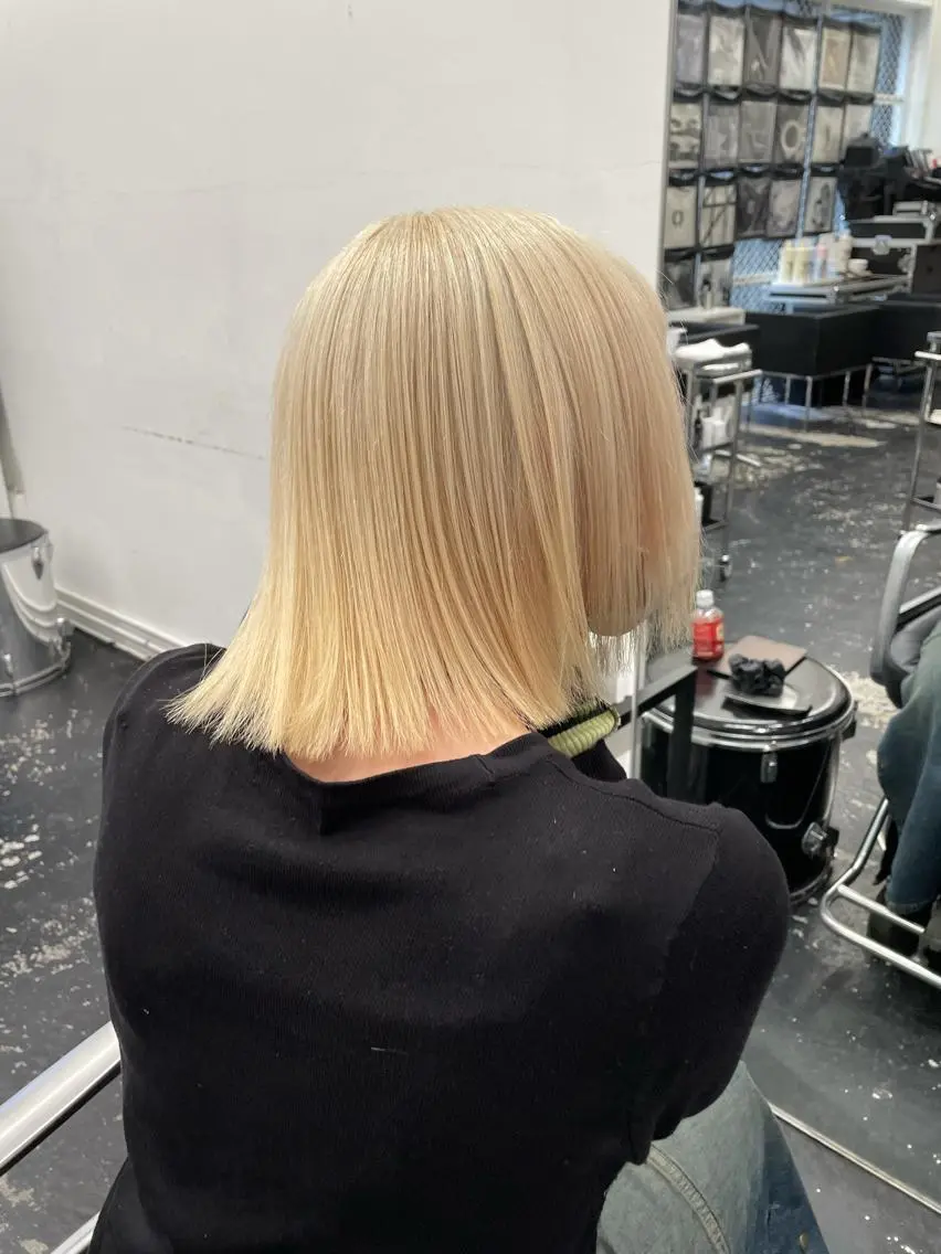 ミディアム カラー ヘアアレンジ ブリーチ 抜きっぱなしブロンド ブロンド カット ヘアカラー トリートメント 艶ハイトーン/ヘア アレンジAYAKAのヘアスタイル