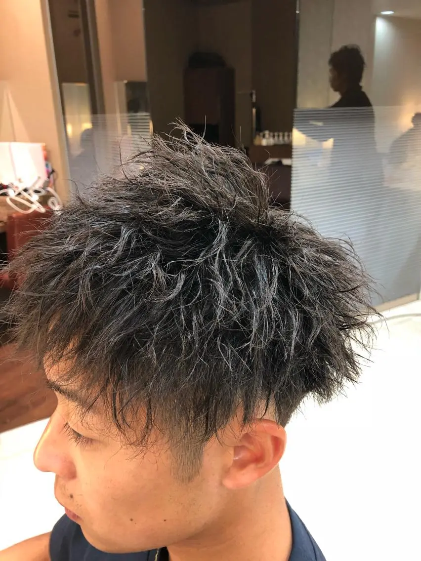 メンズ メンズパーマ メンズツイストパーマ ツイストパーマ カット パーマ 神田 澪史のヘアスタイル