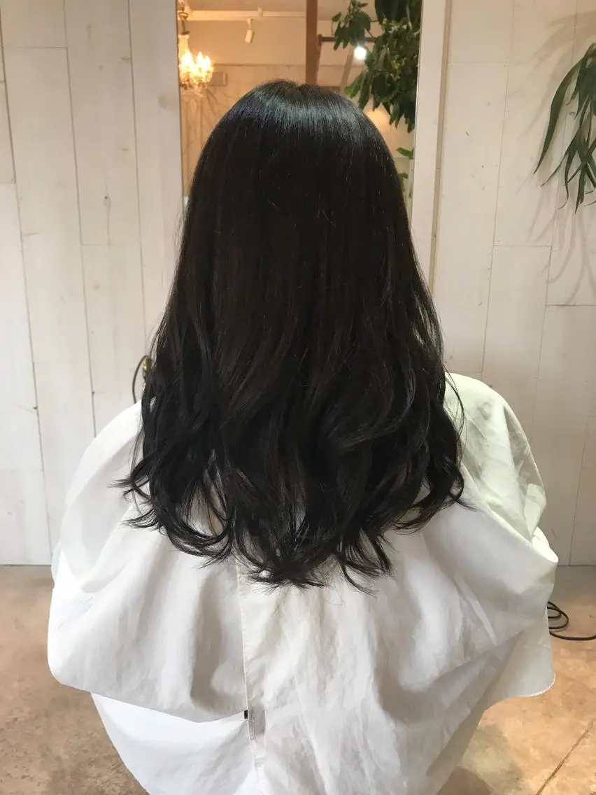 セミロング カラー アッシュ カット ヘアカラー トリートメント 長尾 桃佳のヘアスタイル