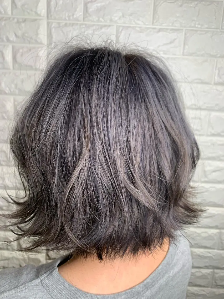 ミディアム カラー ヘアアレンジ グレージュ ボブ 外ハネヘア ヘアカラー トリートメント ヘッドスパ Lee東三国 店長 谷辻誠志のヘアスタイル
